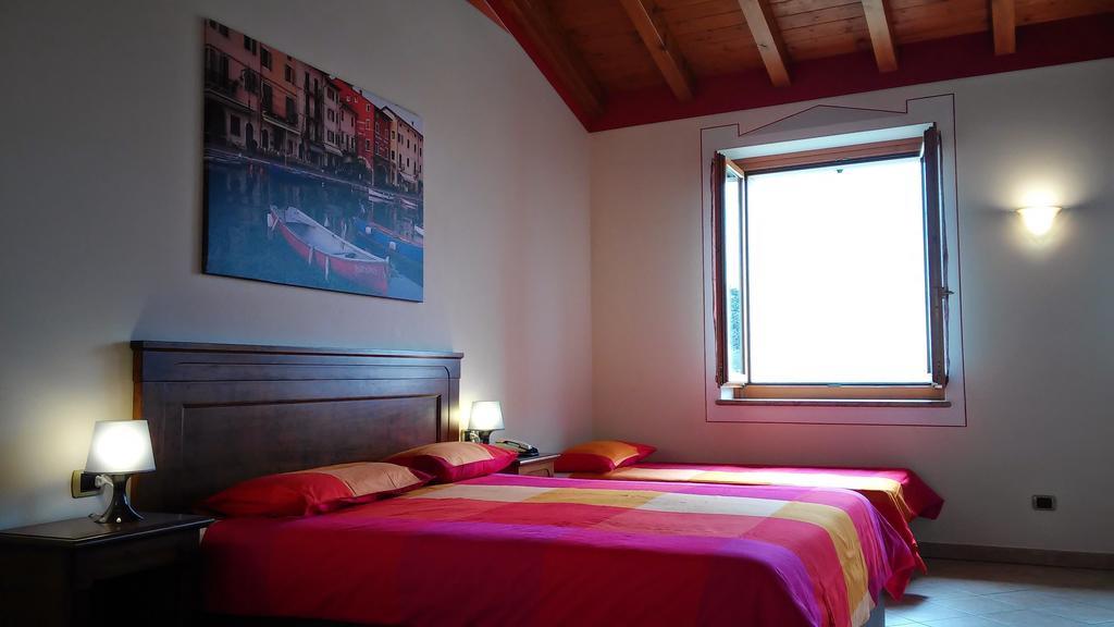 Relais Corte Pontigliardo Colà Pokoj fotografie
